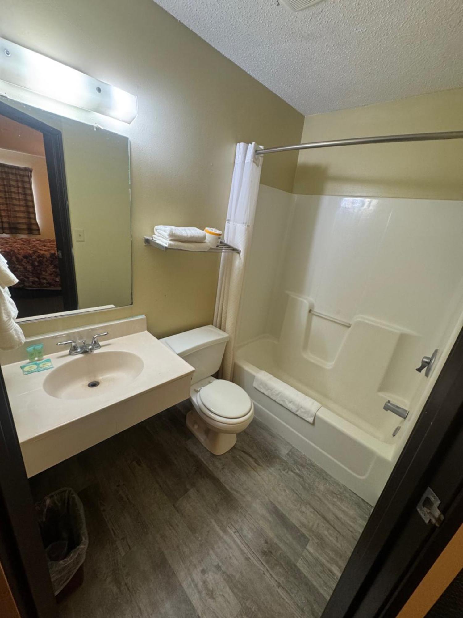 Smart Choice Inn Plankinton Экстерьер фото